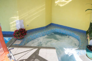 BV to-do pool hydro-massage